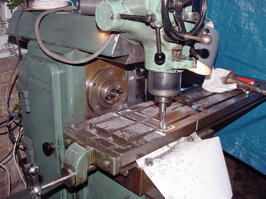 Tom Senior Major ELT milling machine, cutting new table pocket